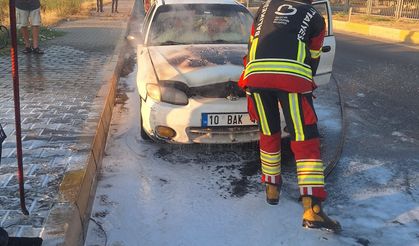 Gömeç’te Otomobil Alev Alev Yandı! E87 Yolunda Panik Anları