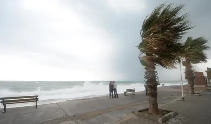 Son Dakika: Kuzey Ege'de Fırtına Alarmı! Valilik Saat Vererek Uyardı.