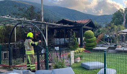Balıkesir'de Korkutan Yangın! Erdek'te Bir Otelin Kafeteryası Alev Aldı!