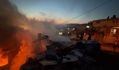 Erdek'te Korkutan Yangın! Baraka Alevlere Teslim Oldu!