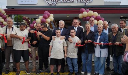 Ayvalık'ta bir ilk: Engelsiz Kafe hizmete girdi