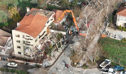 Sındırgı’da Deprem Sonrası Yıkımlar Sürüyor: Ağır Hasarlı 18 Bina Daha Yıkıldı