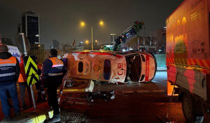 İSTANBUL'DA CAN PAZARI! Kartal'da Ambulans Takla Attı! Yaralılar Var!