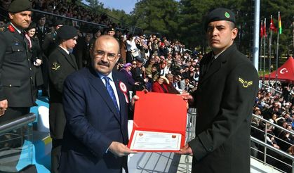 Balıkesir'de Mezuniyet Gururu: Vali Ustaoğlu Kara Astsubay MYO Törenine Katıldı