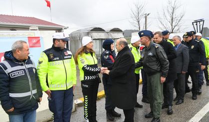 Balıkesir Valisi Ustaoğlu'ndan Görev Başındaki Personele Bayram Sürprizi!