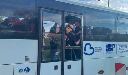 Uşak’ta Balıkesirspor Taraftarına Taşlı Saldırı! Otobüs Camları Tuzla Buz Oldu!