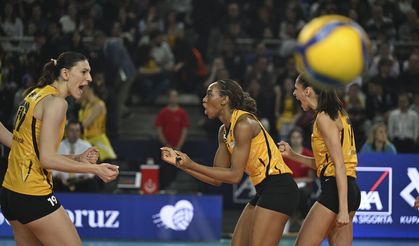 Eczacıbaşı Dynavit'i 3-1 Mağlup Eden VakıfBank, Şampiyonluk Kupasını Müzesine Götürdü!