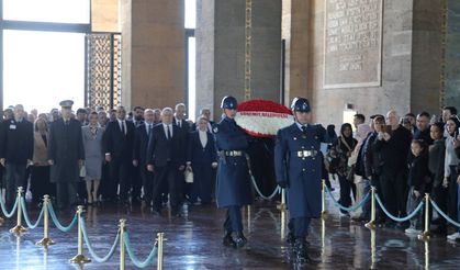 Edremit Belediyesi Tarihinde Bir İlk! Başkan Ertaş ve Heyeti Anıtkabir’de Ata’nın Huzurunda