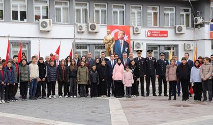 Kepsut’ta 23 Nisan Dolayısıyla Atatürk Anıtı’na Çelenk Sunuldu
