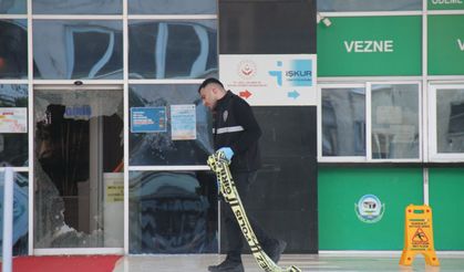 Son Dakika... Antalya Serik Belediye Binasına Silahlı Saldırı! Sabaha Karşı Pompalı Tüfekle 5 El Ateş Açıldı!