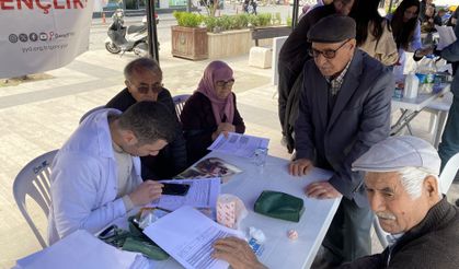 Sındırgı’da "Sağlık Sokağı" Kuruldu: Genç Doktor Adaylarından Vatandaşlara Ücretsiz Tarama