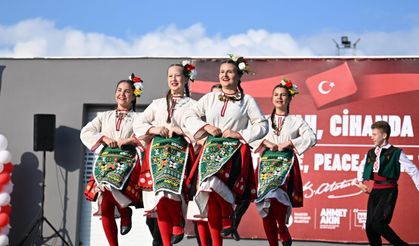 DÜNYA ÇOCUKLARI BALIKESİR SAHNESİNDE