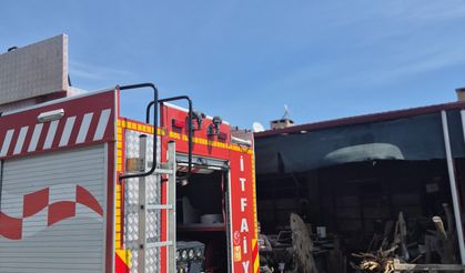 SON DAKİKA: Balıkesir Edremit'te Korkutan İşyeri Yangını! Ekipler Seferber Oldu!