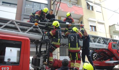 Motosiklet az daha koca binayı kül edecekti! İtfaiye çabuk yetişti