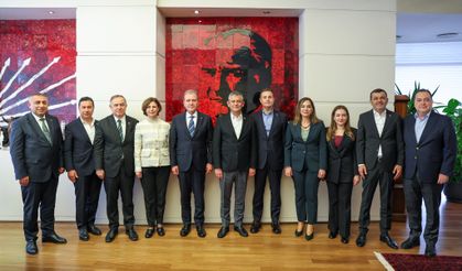Özgür Özel Büyükşehir Belediye Başkanlarıyla Toplandı! Ahmet Akın Özgür Özel'in Yanıbaşında!
