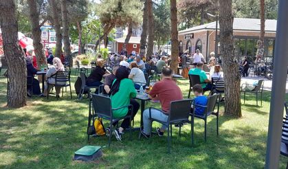 Aynı Parkta İki Farklı Tablo: Biri Dolup Taşıyor, Diğeri Atıl Durumda