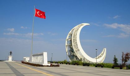 Balıkesir Çamlık’taki Dev Türk Bayrağı Neden İndirildi? Büyükşehir Belediyesi'nden İddialara Yanıt!