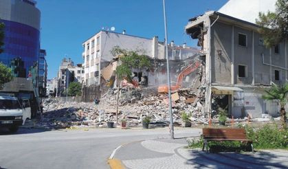 Emek Sineması'nda son perde! Yıkım sürüyor