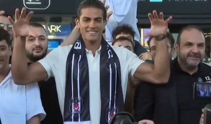 Beşiktaş'ın Yeni Kalecisi Doğan Alemdar İstanbul'a Ayak Bastı... İşte İlk Görüntüler!