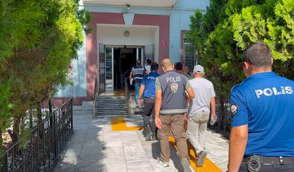 Balıkesir’de 250 Kişilik WhatsApp Grubuna Operasyon! Uygulama Noktalarını Paylaşan 7 Şüpheli Yakalandı