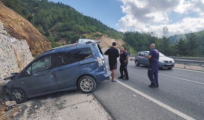 Havran Yolunda Trafik Kazası: 2 Kişi Yaralandı