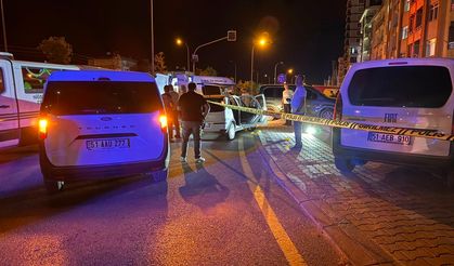 Otomobil İçinde Dehşet: Başından Vurulan Kadın Hayatını Kaybetti, Bir Kişi Ağır Yaralı