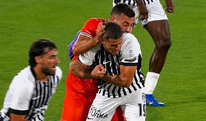 Beşiktaşlı Leandro Trossard'dan Hakem Tepkisi: "Bana Tokat Attılar, Net Kırmızı Kart!"