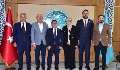 AK Parti tam kadro Balıkesir Üniversitesi'ndeydi
