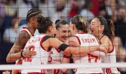 FİNALDEYİZ! Filenin Sultanları, Sırbistana Set Vermedi! CEV Avrupa Şampiyonası'nda Finale Yükseldi!