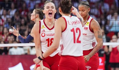 FİLENİN SULTANLARI AVRUPA ŞAMPİYONU! İtalya’yı Dev Finalde Devirip Altın Madalyayı Aldık