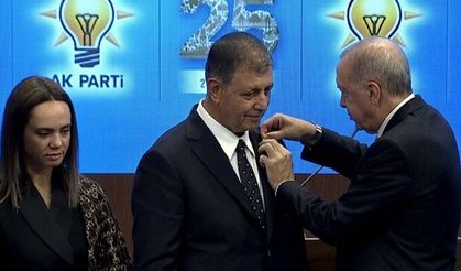 Cemil Tugay AK Parti'ye Katıldı! Rozetini Erdoğan Taktı