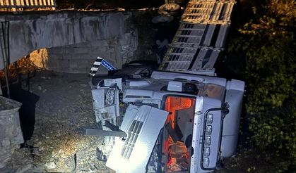 Balya-Yenice Yolu’nda trafik kazası! Kamyon şarampole yuvarlandı!