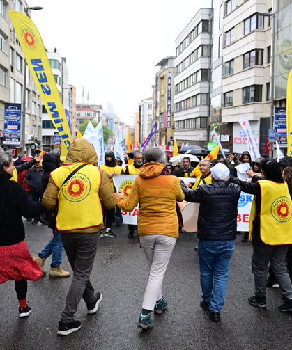 İzinsiz 1 Mayıs Gösterisi: 384 Kişi Gözaltına Alındı