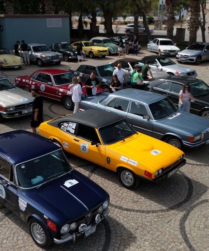 Bu Ralli Başka Ralli! Ayvalık'ta 1958 Model Araçla Zeytin Ağaçları Arasında Yarış...