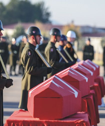 Şehit askerler gözyaşları ve dualarla uğurlanıyor