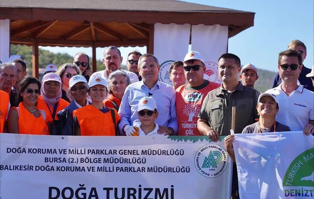 Sulak alanda gönüllü temizlik...