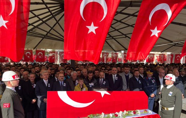 Uçak kazasında şehit düşen Uzman Çavuş Emre Sayın gözyaşlarıyla uğurlandı