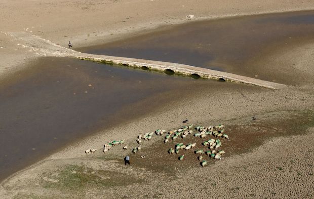 Baraj Suları Çekildi! 600 Yıllık Osmanlı Köprüsü Ortaya Çıktı!