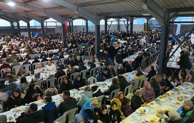 Balya'da gönüller bir oldu... Büyükşehir'in iftar serisinde sırada Balya vardı
