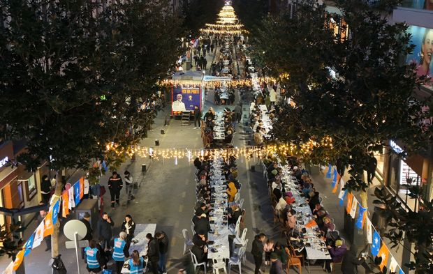 AK Parti'den iftar şov... Millikuvvetler'i baştan sona kapattılar