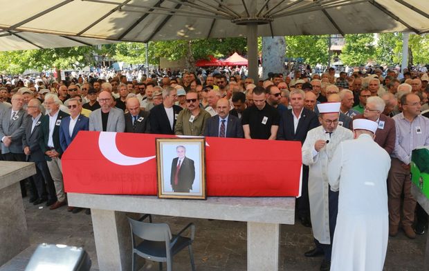 Bir zamanlar Balıkesir siyasetinin başrolündeydi... Son yolculuğuna uğurlandı...