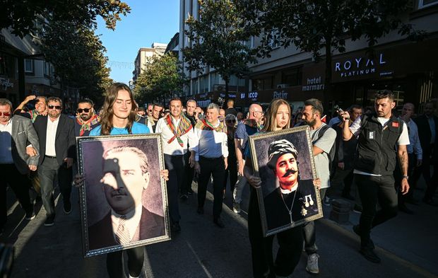 Kurtdereli Yağlı Güreşleri kortej yürüyüşünden manzaralar