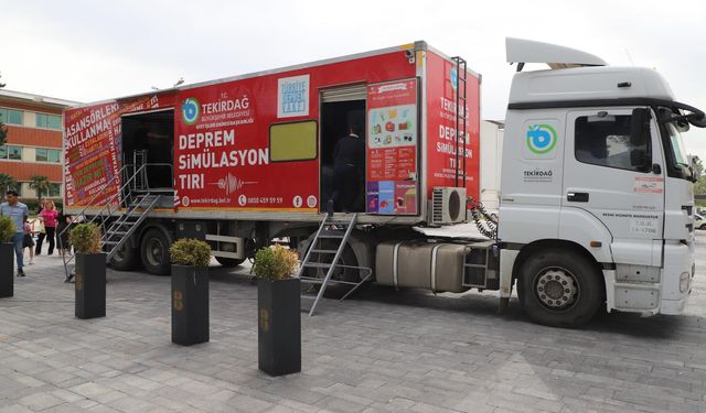 Deprem Simülasyon Tırı Gönen’de Vatandaşlarla Buluştu: Gerçekçi Deneyim, Yüksek Farkındalık!