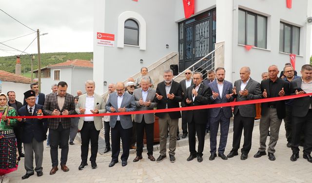 Kepsut’ta 1.5 Yılda Tamamlandı! Danahisar Camii Dualarla Açıldı