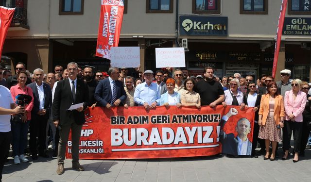 CHP'liler Özgür Özel'e saldırıyı protesto etti