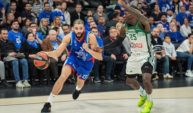 Anadolu Efes’ten Nefes Kesen Zafer! Panathinaikos’u Devirdi, Seri 5. Maça Taşındı