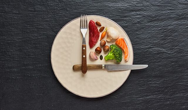 Aralıklı Oruç Nedir? Sağlıklı mı? Kilo Verdiriyor mu? İşte Faydalar ve Zararları...