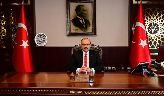 Balıkesir Valisi İsmail Ustaoğlu’ndan Anlamlı Anneler Günü Mesajı: “Hayatımızın En Değerli Rehberleri Annelerimizdir”