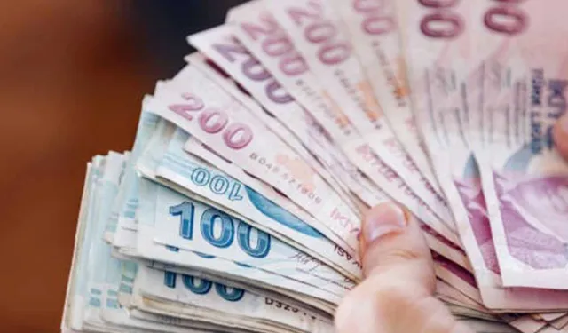 Emekliye Çifte Müjde! Bayram İkramiyesi ve Maaş Ödeme Tarihleri Belli Oldu: İşte SSK, Bağ-Kur ve Emekli Sandığı Takvimi!