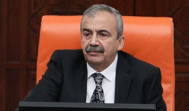 Sırrı Süreyya Önder'den Acı Haber: Kalp Rahatsızlığı Sonrası Hayatını Kaybetti